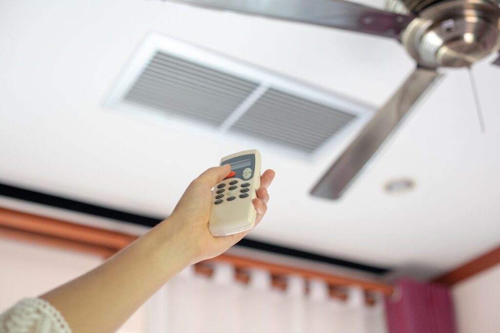 Preparing your electrical system for extreme weather by using a ceiling fan